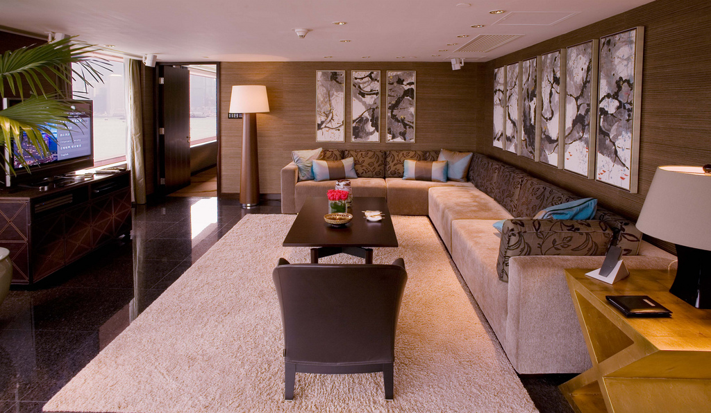 suite decorated in contemporary decor style
